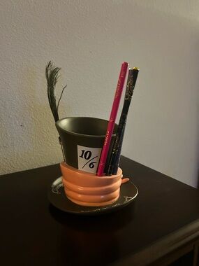 Rare Vintage Disney Mad Hatter Pen Pencil Stand Alice in Wonderland Complete